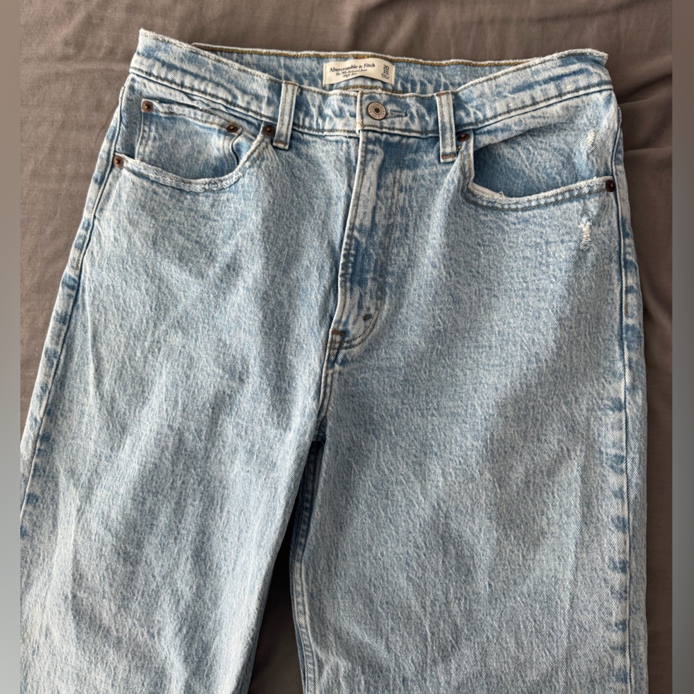 Abercrombie & Fitch 90s Straight Jeans Ultra High Rise Light Wash Size 30 Long